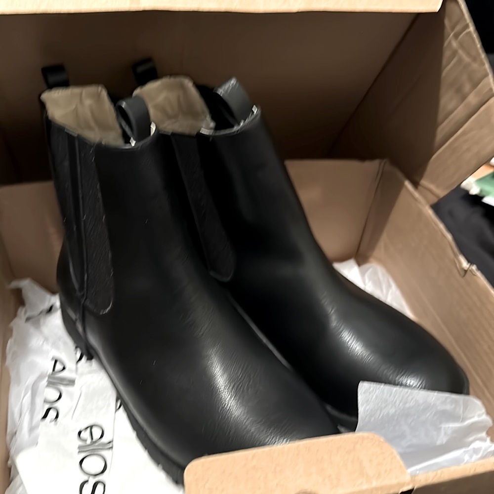 Black bootie